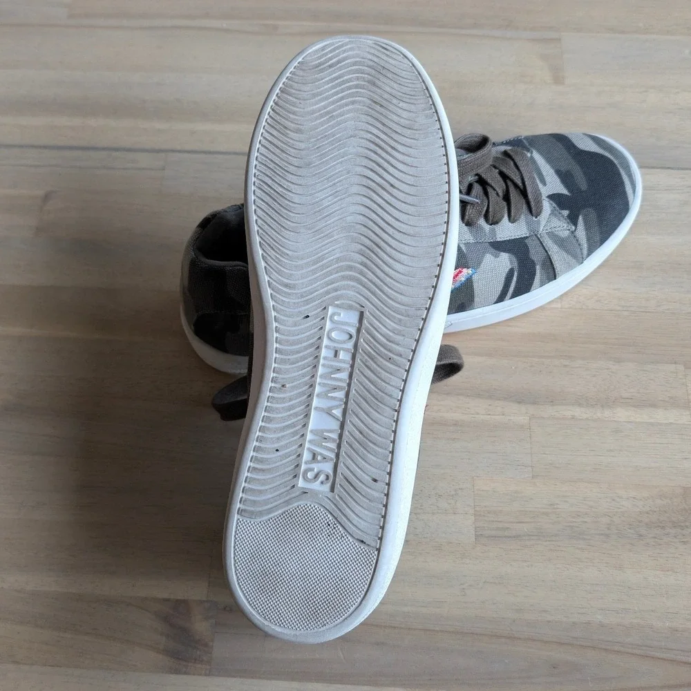 Johnny Was Camouflage Butterfly Sneakers Women Size 8 Casual Fashion